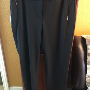 Ellen Tracy Black Capri 12